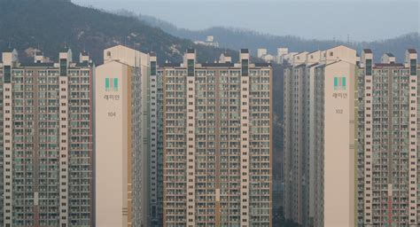 Apartment Buildings In Seoul Peninsularity Ensues