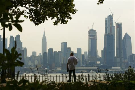 New York City Is Creating Jobs But Losing People Bloomberg New York City Is Creating Jobs But Losing People Bloomberg